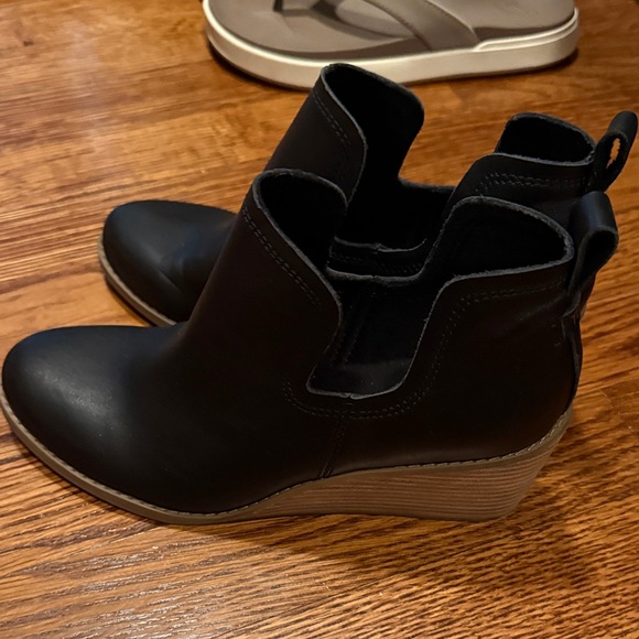 Toms Black Ankle Booties with Tan Wedge never worn ( too small for me) - Picture 1 of 1